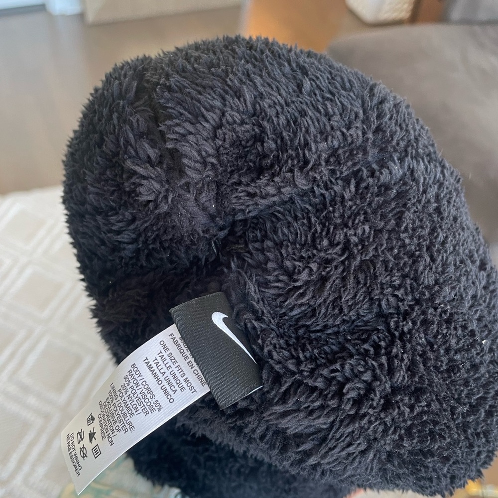 Nike leopard print pom pom cuffed, fleece lined hat - Picture 6 of 6